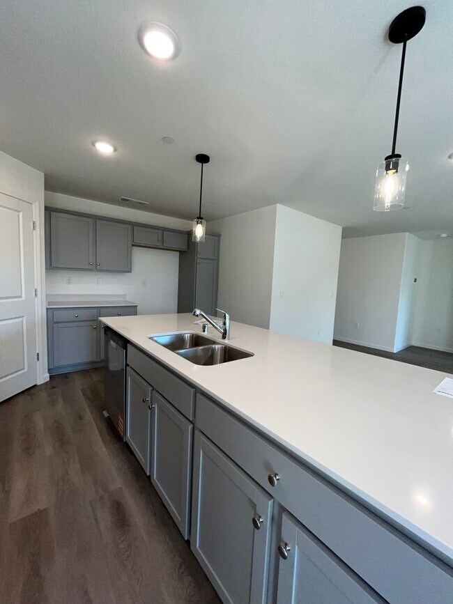 Building Photo - Brand new built! Available Now!