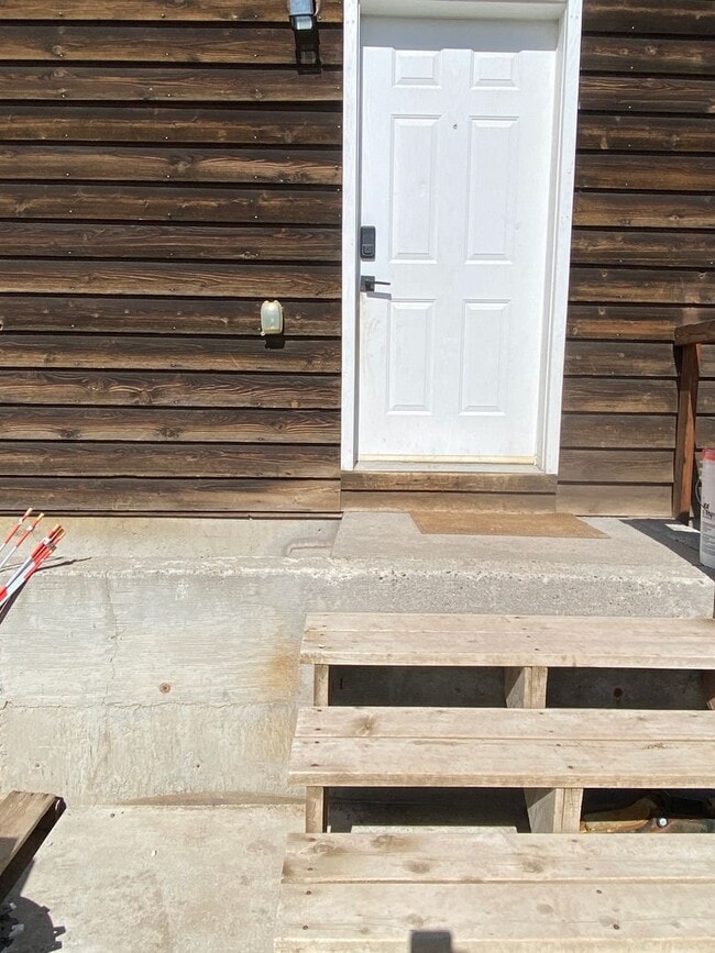 Building Photo - NEWLY RENOVATED 2 bed/ 1 bath Basement Apartment for Rent – All Utilities Included