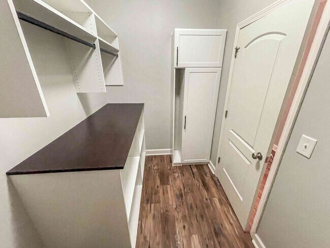 Building Photo - Kennesaw 4BR/3.5BA, Over 3700', 3-Car Garage