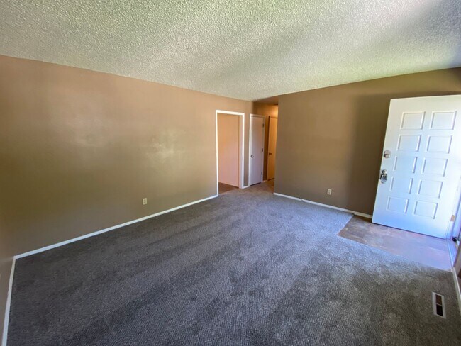 Building Photo - 109 Aspen Cir