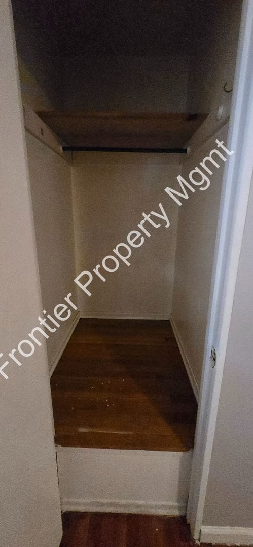 Building Photo - Available NOW! Beautiful/Unique 2 bed 1 ba...