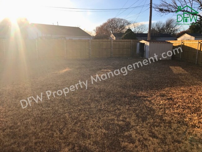 Building Photo - 2206 NW 26th St