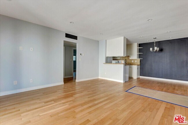 Building Photo - 5726 Woodman Ave