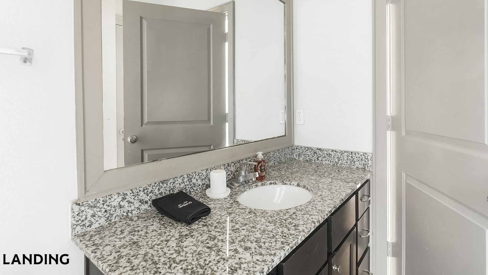 Building Photo - 18021 Kingsland Blvd