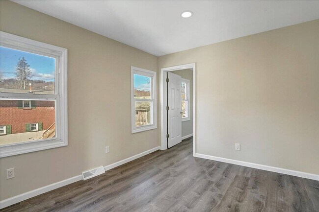 Building Photo - 3 Park Ave