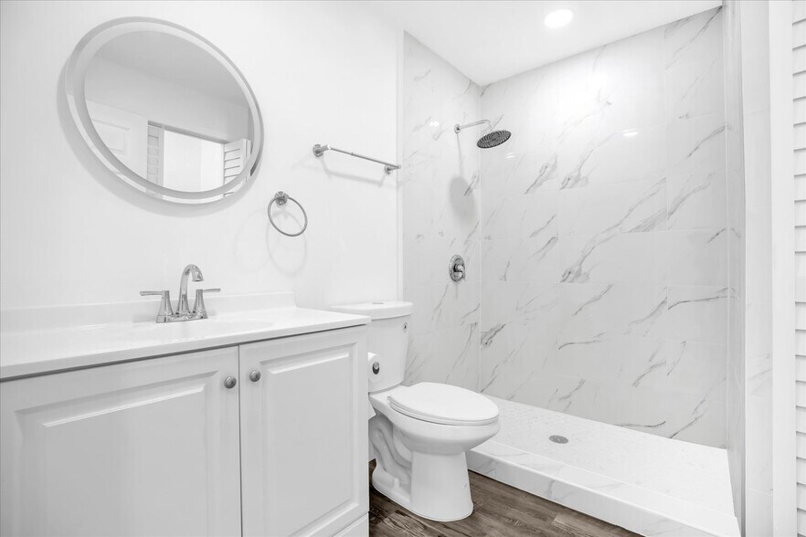 Building Photo - 1730 Avenue C NE