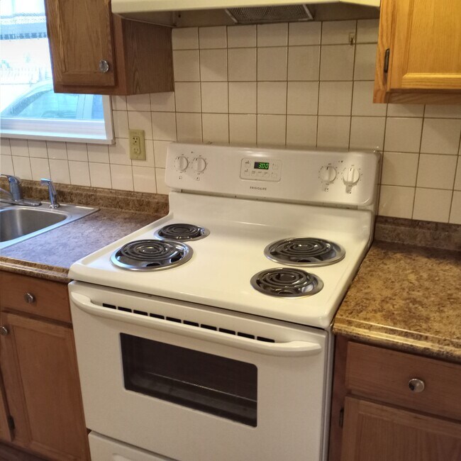 Building Photo - 43 Hawthorne St