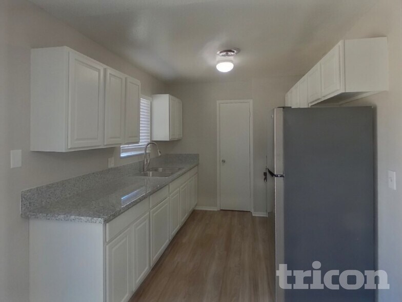 Building Photo - 4020 Maple Hill Rd