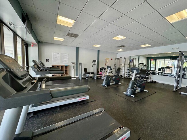 Building Photo - 3625 N Country Club Dr