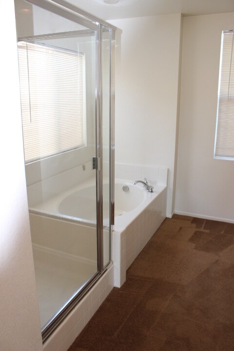 Building Photo - BEAUTIFUL LARGE 5 Bedrooms, 2.75 Bathrooms Home