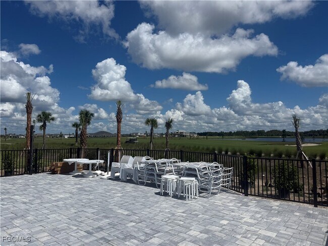 Building Photo - 15285 Grn Acrs Ave