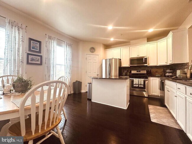 Building Photo - 1746 Beacon Ln