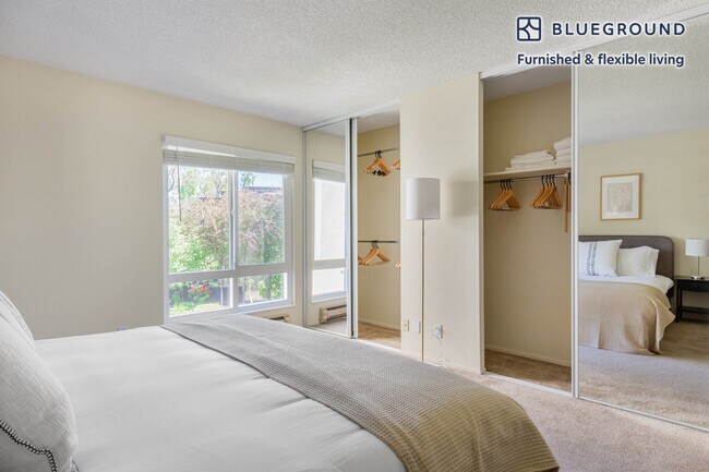 Building Photo - 1824 Oak Creek Dr