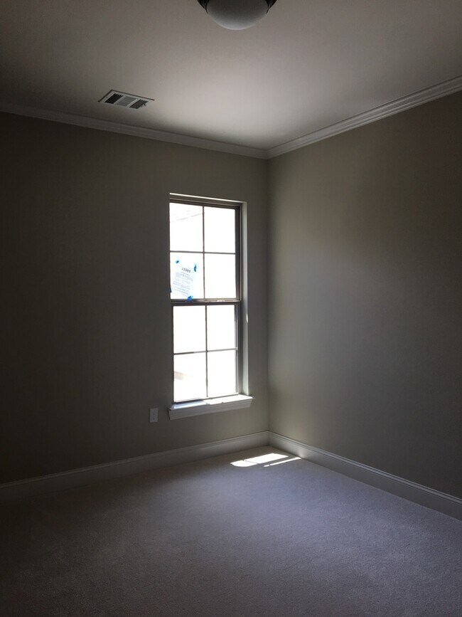 Building Photo - Brand new 3 br house by U club! dbl garage...