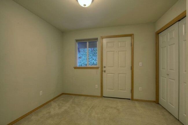 Building Photo - Mt. Baker - Beautiful 3 Bedroom / 2.5 Bath Townhome w/ Garage