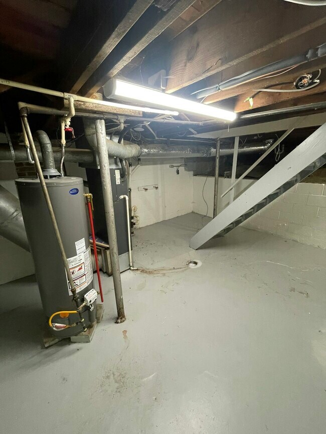 Building Photo - 1517 N Chester Ave