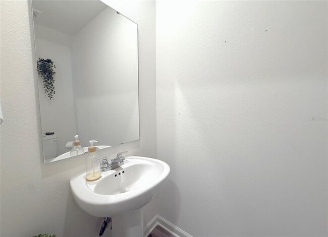 Building Photo - 1242 Chester Ave