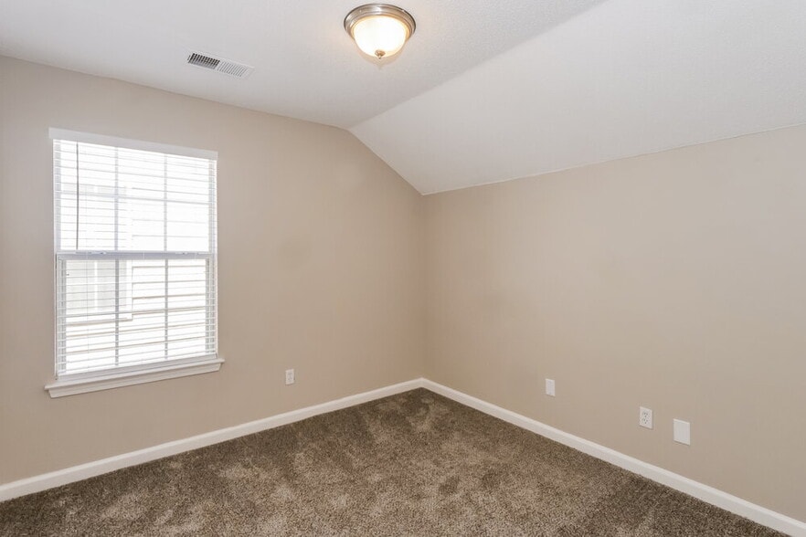 Building Photo - 9815 Riggin Dr