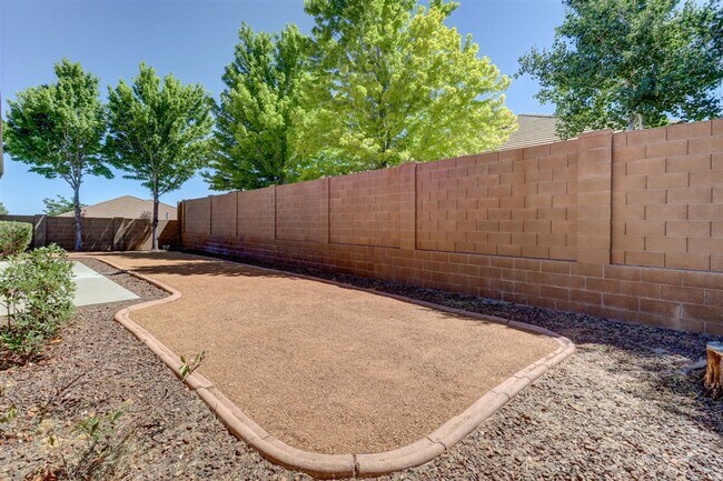 Building Photo - Beautiful 4 bedroom 2 bathroom home in Prescott!
