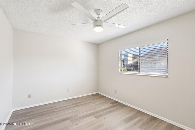 Building Photo - 144 La Pasada Cir W