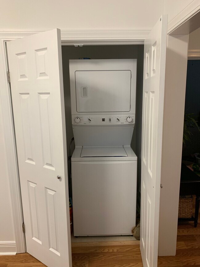 Building Photo - 814 9th St