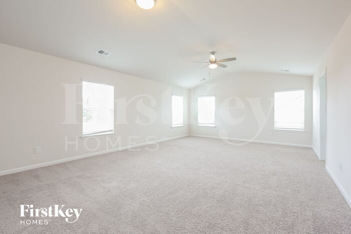 Building Photo - 510 Hillpark Ln