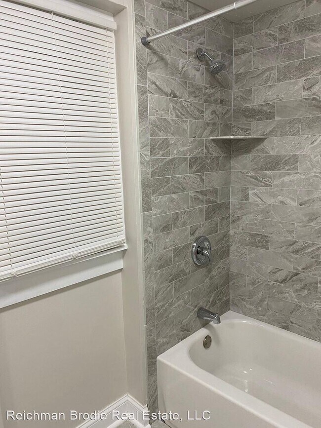 Building Photo - 3 br, 2 bath House - 280 Davenport Ave