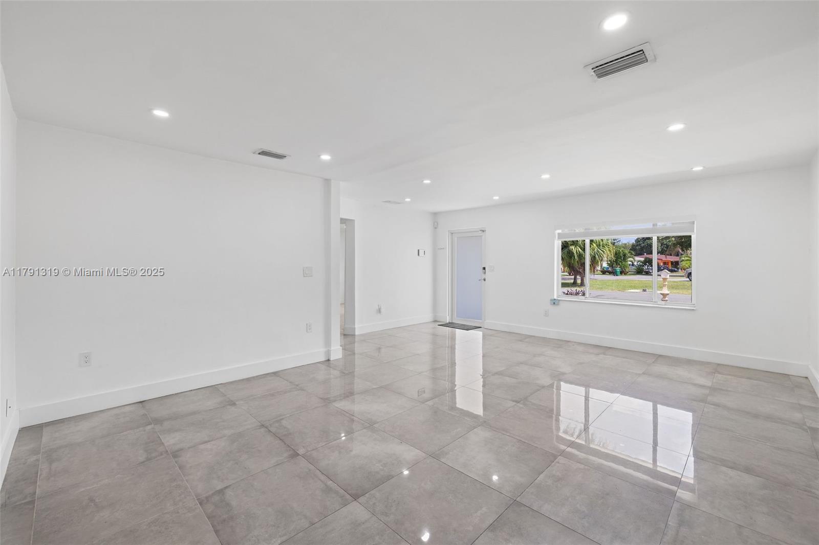 Building Photo - 6511 SW 31st St