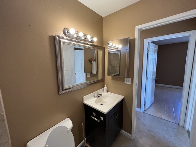 Building Photo - 2 Bedroom | 1 Bathroom | Single Family Home with Garage