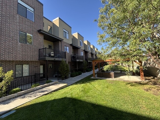 Building Photo - 3883 Komenda Ct