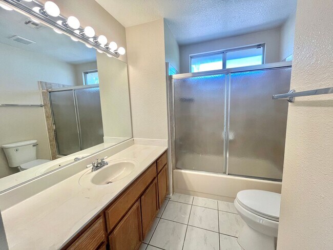 Building Photo - Gorgeous 4 Bedroom Home with Pool & Spa Located in The Lakes