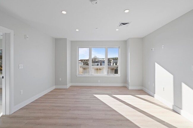 Building Photo - 25 2nd St