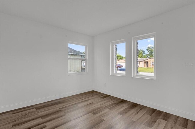 Building Photo - 2433 Benjamin Dr
