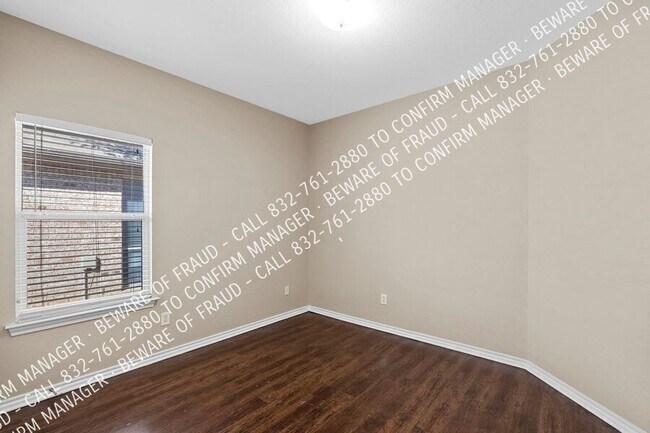 Building Photo - 2021 Haylee Dr