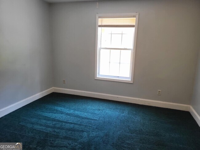 Building Photo - 3873 King Edward Trail SW