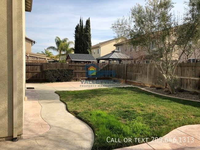 Building Photo - 2704 Acapulco Way