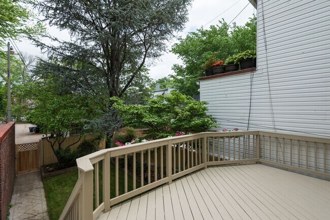Building Photo - Charming 6-Bedroom Georgetown Rowhouse wit...
