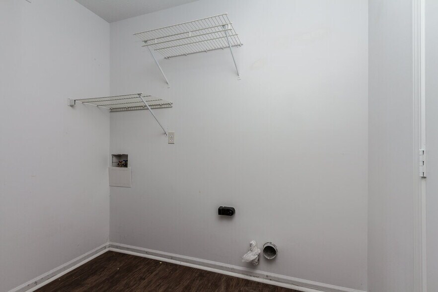 Building Photo - 6057 Sally Ann Cir