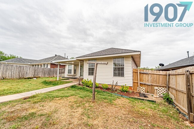 Building Photo - 805 Sequoyah Trail