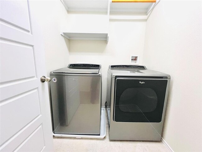 Building Photo - 9336 Hunter Ln