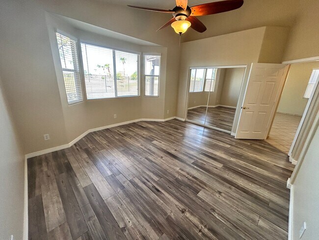 Building Photo - Move-In Special! Updated 3 Bed / 2bath Gilbert Home with New Paint, No Carpet and on the Course