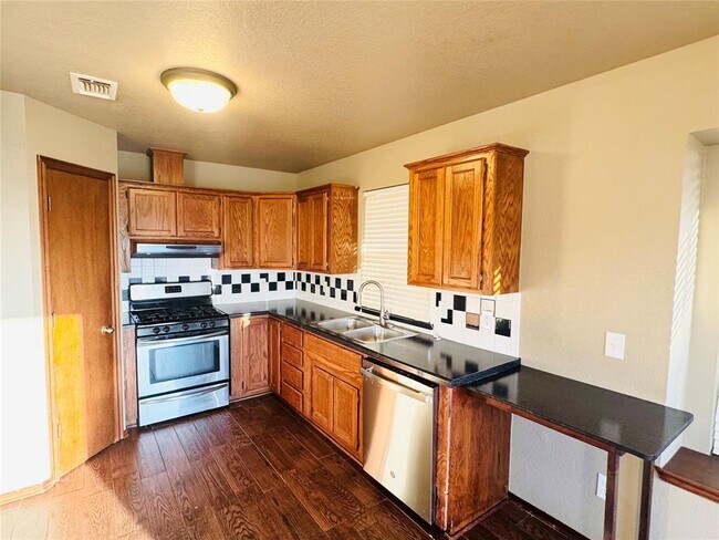 Building Photo - 209 Bradgate Dr