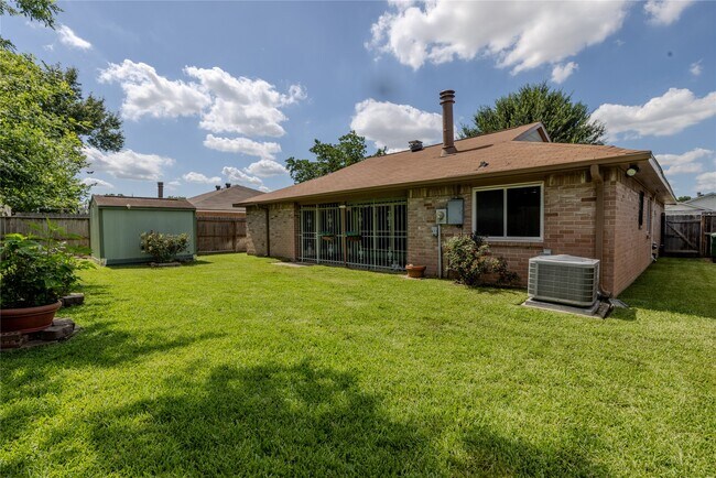 Building Photo - 10323 Lone Brook Dr