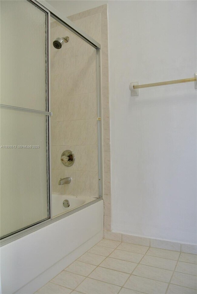 Building Photo - 6420 SW 138th Ct