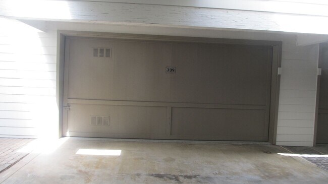 Building Photo - Condo with 2 car garage across from the beach
