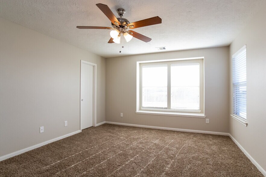 Building Photo - 1227 Grassy View Dr