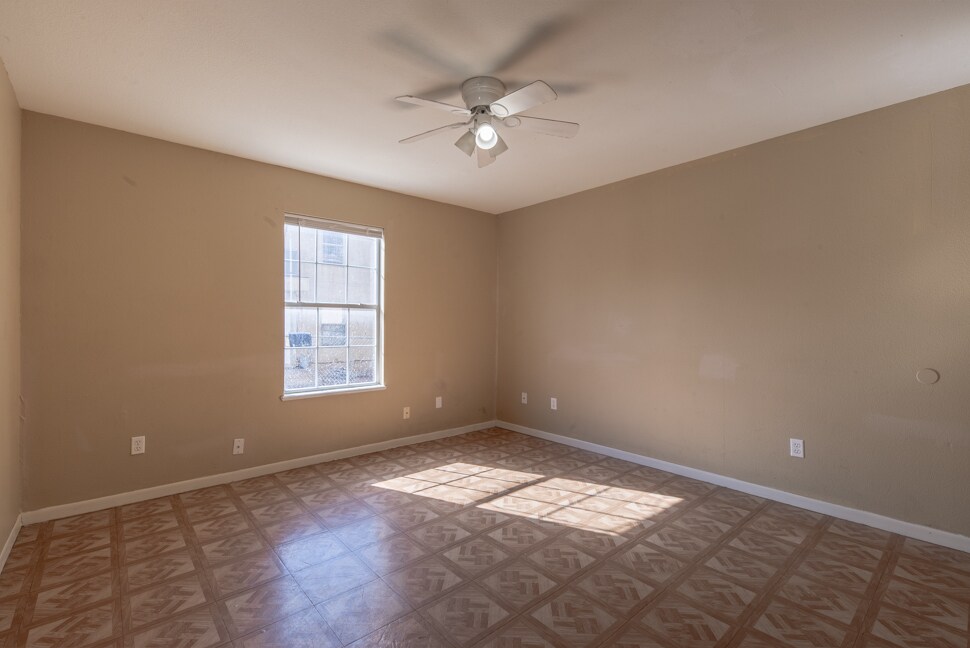 Building Photo - 7561 Windsor Oaks