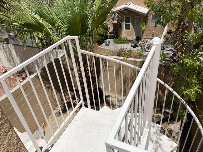 Building Photo - Summerlin Duplex. Balcony. Upgraded appliances.