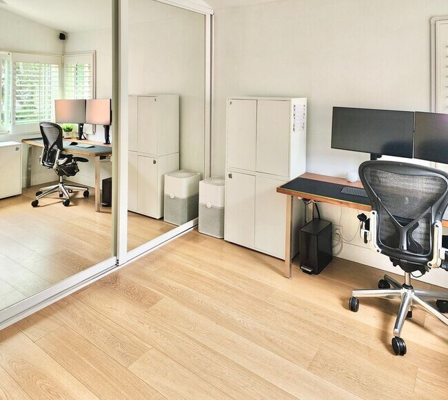 Building Photo - 8118 E Peacock Ln