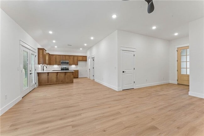 Building Photo - 49 Melbourn Dr